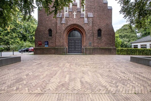 Hamburg Wandsbeck, Kreuzkirche, Brikk Beige-braun, gemasert.