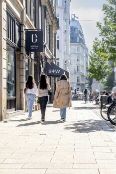 Hamburg, Rathausquartier, La Linia sandbeige.