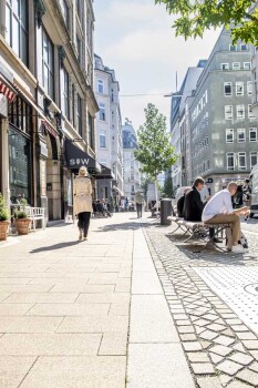 Hamburg, Rathausquartier, La Linia sandbeige.